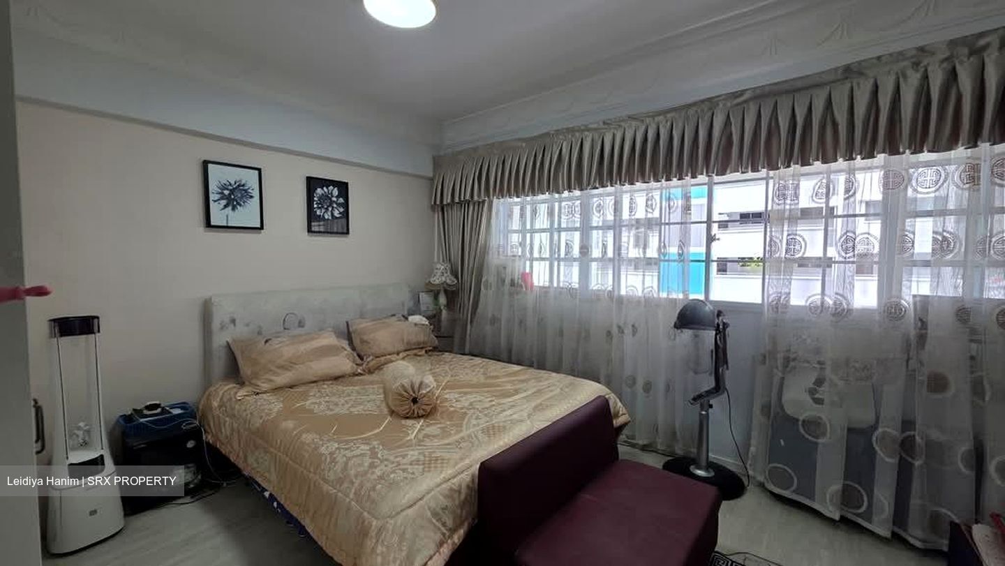 Blk 337 Jurong East Avenue 1 (Jurong East), HDB Executive #573983541